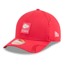 Men's Kansas City Chiefs New Era 2025 Sideline 9FORTY M Crown Cap