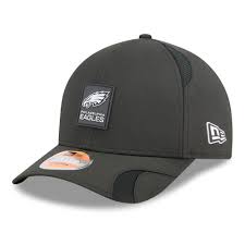 Men's New Era Philadelphia Eagles 2025 Sideline M-Crown 9FORTY Adjustable Hat