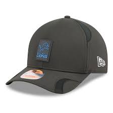 MEN'S DETROIT LIONS MEN'S BLACK 2025 SIDELINE M-CROWN 9FORTY ADJUSTABLE HAT
